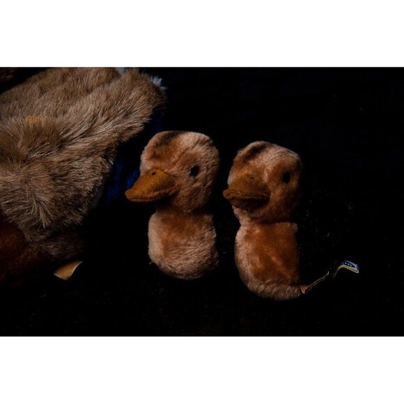 Vintage Duck Mallard R. Dakin Co. 1983 Plush Stuffed Animal With 2 Ducklings - Picture 2 of 6